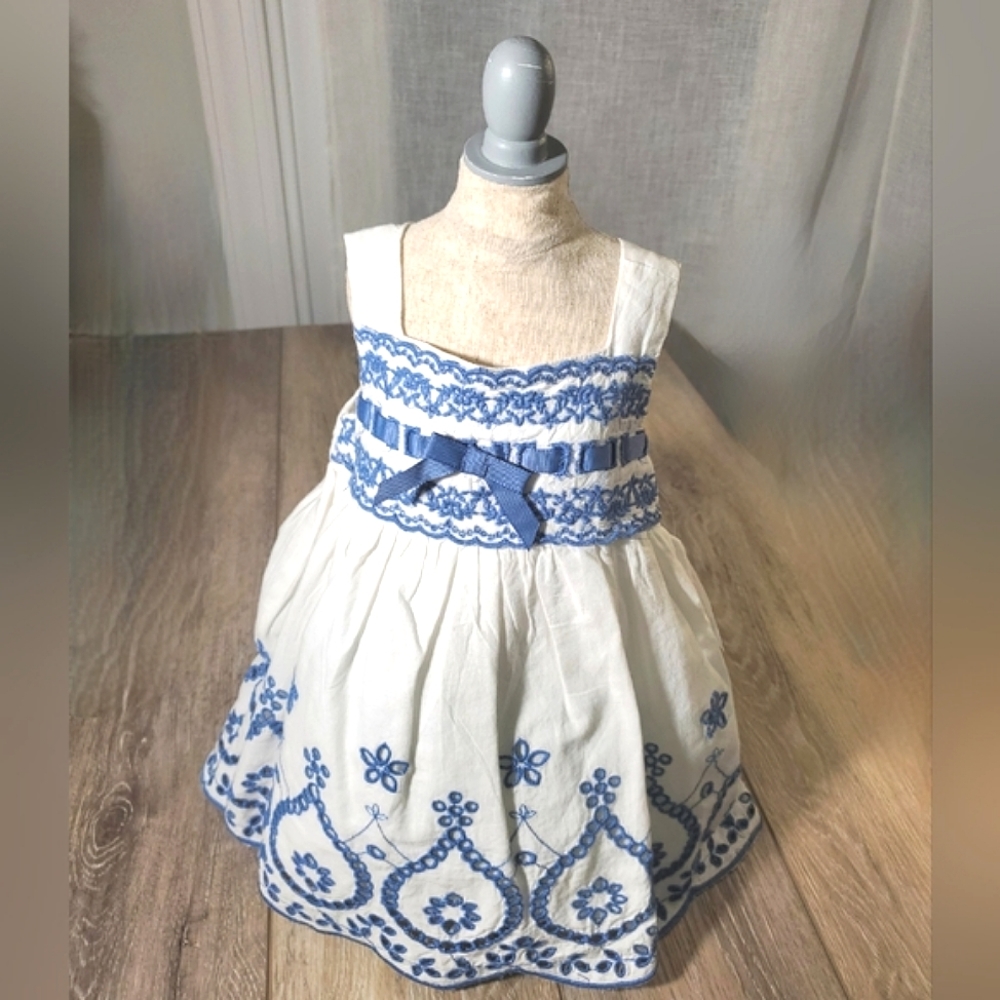 Savannah baby sleeveless embroidered white and blue dress Size 0-3 months - Picture 2 of 14